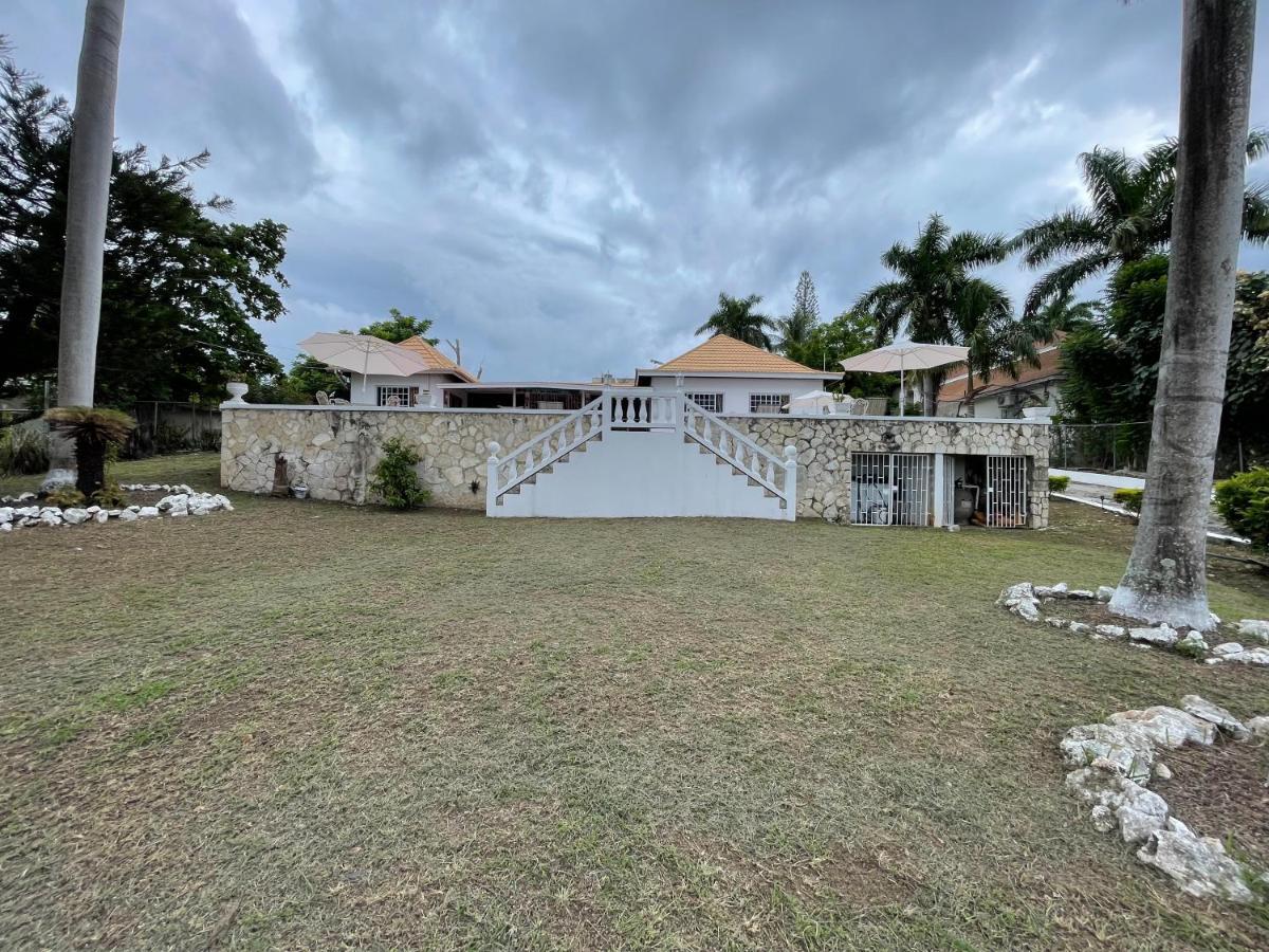 The Lodge @ Peaceful Palms Montego Bay Kültér fotó