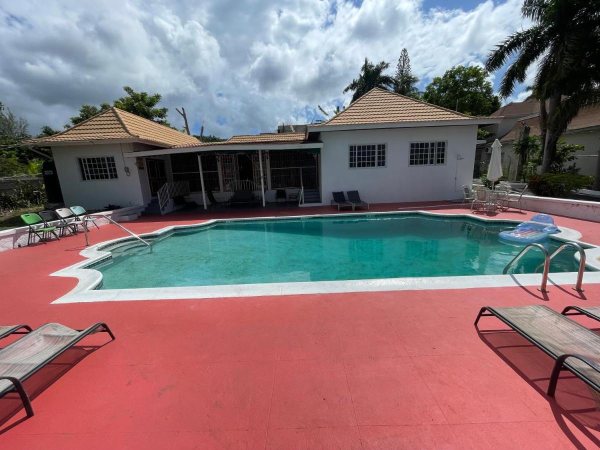 The Lodge @ Peaceful Palms Montego Bay Kültér fotó